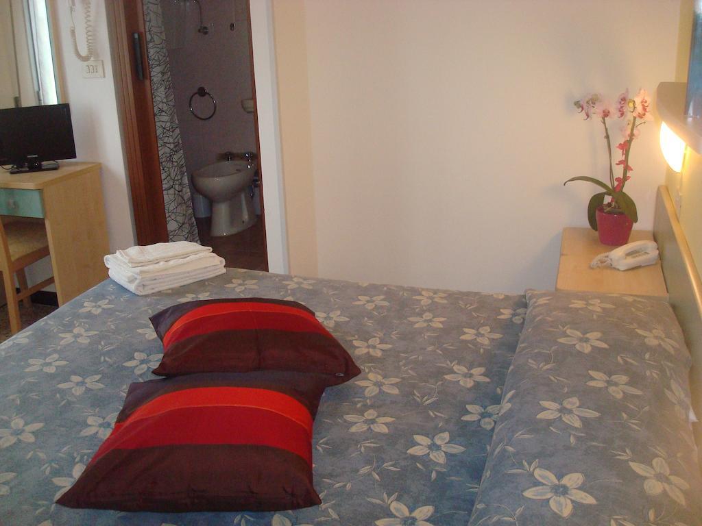 Hotel Villa Ersilia Rimini B&B Exterior photo